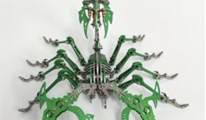 117-03 Metall Skorpion golden